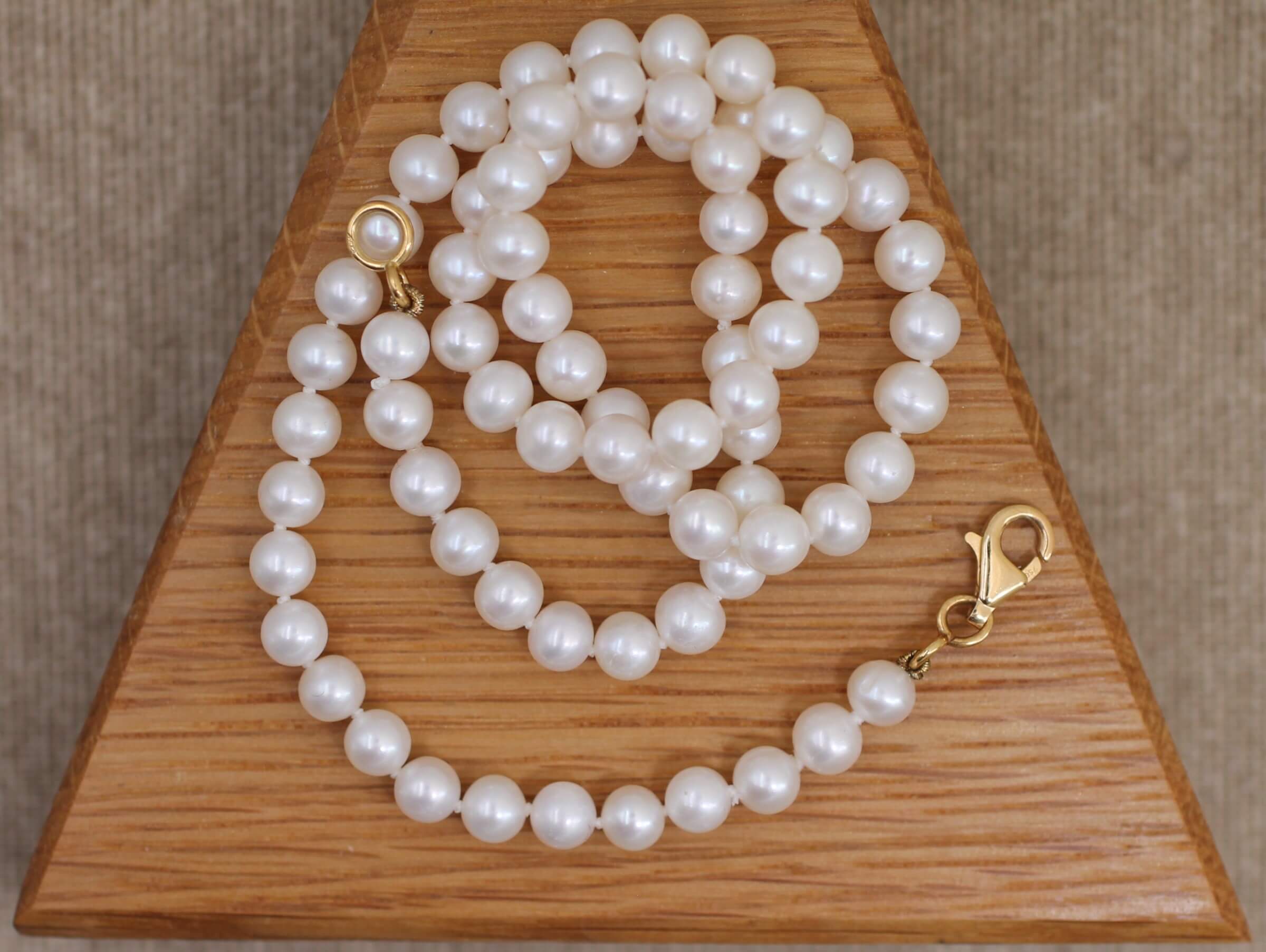 Gold and freshwater Pearls necklace